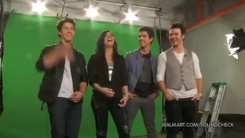 Demi Lovato & Jonas Brothers - Behind The Scenes (2010 Walmart Soundcheck).mp4 3602