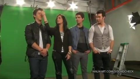 Demi Lovato & Jonas Brothers - Behind The Scenes (2010 Walmart Soundcheck).mp4 3215