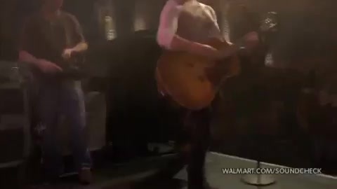 Demi Lovato & Jonas Brothers - Behind The Scenes (2010 Walmart Soundcheck).mp4 4069