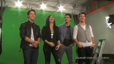 Demi Lovato & Jonas Brothers - Behind The Scenes (2010 Walmart Soundcheck).mp4 3629