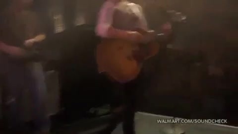 Demi Lovato & Jonas Brothers - Behind The Scenes (2010 Walmart Soundcheck).mp4 4085