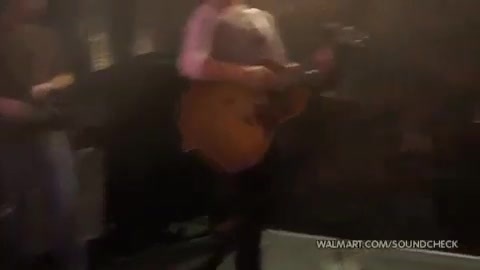 Demi Lovato & Jonas Brothers - Behind The Scenes (2010 Walmart Soundcheck).mp4 4087