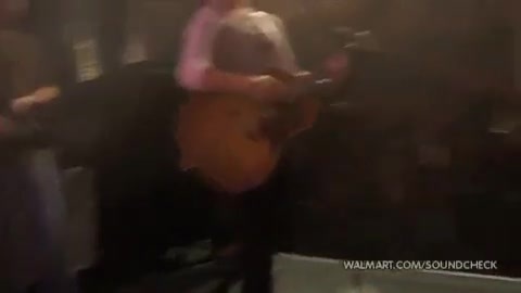 Demi Lovato & Jonas Brothers - Behind The Scenes (2010 Walmart Soundcheck).mp4 4094