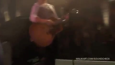 Demi Lovato & Jonas Brothers - Behind The Scenes (2010 Walmart Soundcheck).mp4 4105