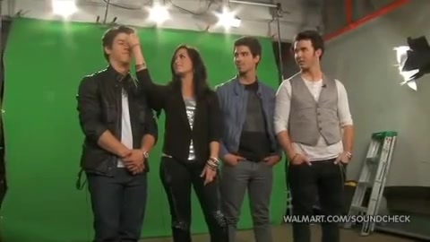 Demi Lovato & Jonas Brothers - Behind The Scenes (2010 Walmart Soundcheck).mp4 3265