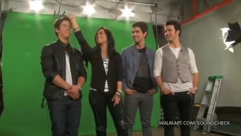 Demi Lovato & Jonas Brothers - Behind The Scenes (2010 Walmart Soundcheck).mp4 3390
