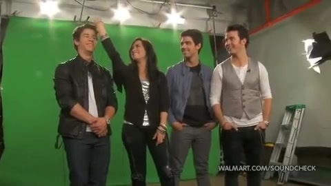 Demi Lovato & Jonas Brothers - Behind The Scenes (2010 Walmart Soundcheck).mp4 3429