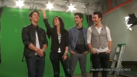 Demi Lovato & Jonas Brothers - Behind The Scenes (2010 Walmart Soundcheck).mp4 3457