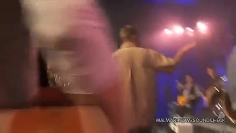 Demi Lovato & Jonas Brothers - Behind The Scenes (2010 Walmart Soundcheck).mp4 4346