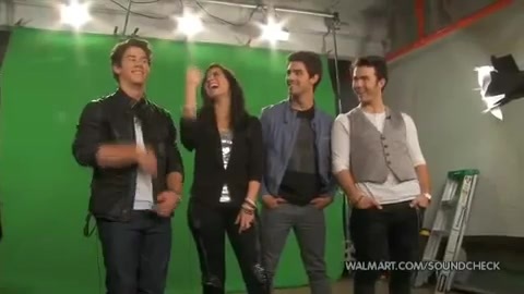 Demi Lovato & Jonas Brothers - Behind The Scenes (2010 Walmart Soundcheck).mp4 3489 - Demilush And Jonas Brothers - Behind The Scenes 2010 Walmart Soundchek Part oo7