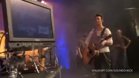 Demi Lovato & Jonas Brothers - Behind The Scenes (2010 Walmart Soundcheck).mp4 3909