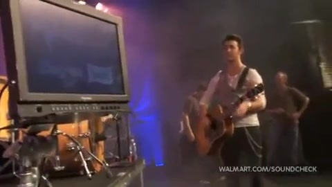 Demi Lovato & Jonas Brothers - Behind The Scenes (2010 Walmart Soundcheck).mp4 3915