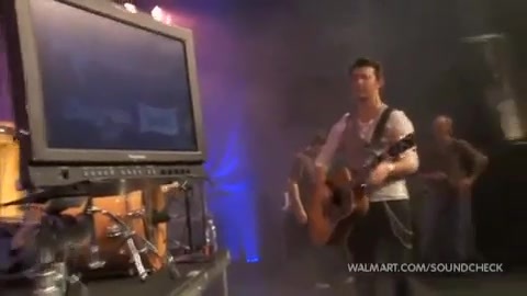 Demi Lovato & Jonas Brothers - Behind The Scenes (2010 Walmart Soundcheck).mp4 3920