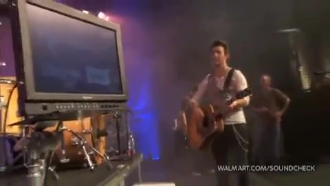 Demi Lovato & Jonas Brothers - Behind The Scenes (2010 Walmart Soundcheck).mp4 3943