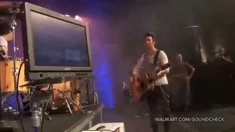 Demi Lovato & Jonas Brothers - Behind The Scenes (2010 Walmart Soundcheck).mp4 3969