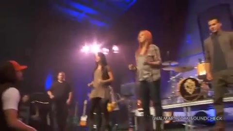 Demi Lovato & Jonas Brothers - Behind The Scenes (2010 Walmart Soundcheck).mp4 4500