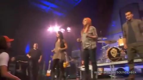 Demi Lovato & Jonas Brothers - Behind The Scenes (2010 Walmart Soundcheck).mp4 4507