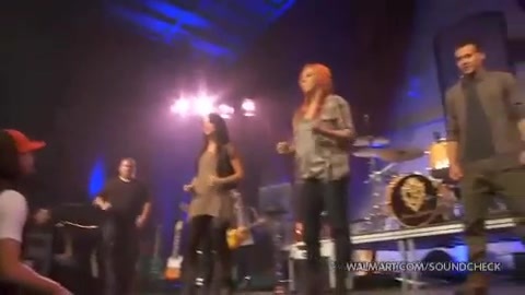 Demi Lovato & Jonas Brothers - Behind The Scenes (2010 Walmart Soundcheck).mp4 4511