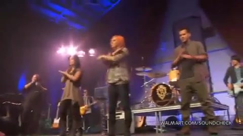 Demi Lovato & Jonas Brothers - Behind The Scenes (2010 Walmart Soundcheck).mp4 4561