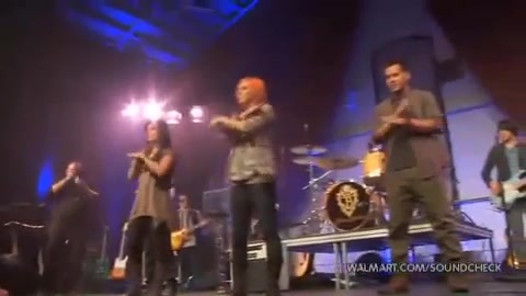 Demi Lovato & Jonas Brothers - Behind The Scenes (2010 Walmart Soundcheck).mp4 4568