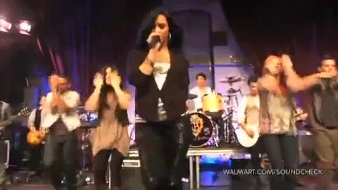 Demi Lovato & Jonas Brothers - Behind The Scenes (2010 Walmart Soundcheck).mp4 5004