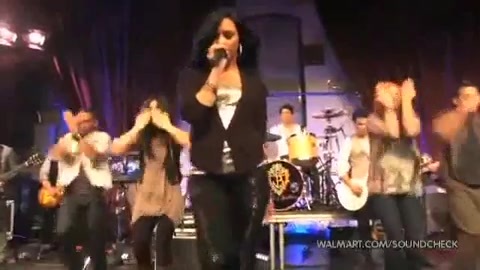 Demi Lovato & Jonas Brothers - Behind The Scenes (2010 Walmart Soundcheck).mp4 5008