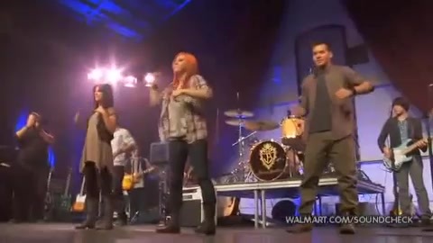 Demi Lovato & Jonas Brothers - Behind The Scenes (2010 Walmart Soundcheck).mp4 4626