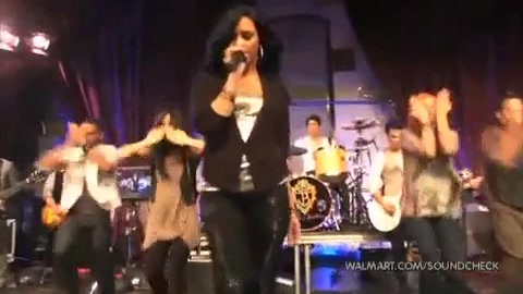 Demi Lovato & Jonas Brothers - Behind The Scenes (2010 Walmart Soundcheck).mp4 5014