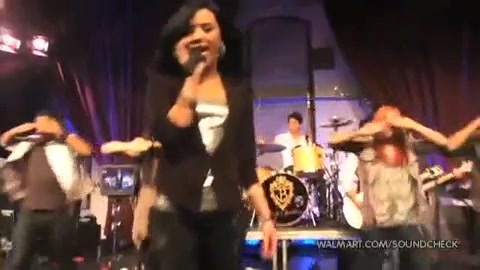 Demi Lovato & Jonas Brothers - Behind The Scenes (2010 Walmart Soundcheck).mp4 5038