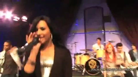 Demi Lovato & Jonas Brothers - Behind The Scenes (2010 Walmart Soundcheck).mp4 5098