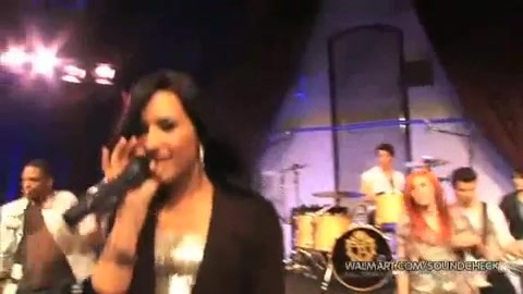 Demi Lovato & Jonas Brothers - Behind The Scenes (2010 Walmart Soundcheck).mp4 5104