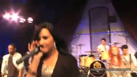 Demi Lovato & Jonas Brothers - Behind The Scenes (2010 Walmart Soundcheck).mp4 5118
