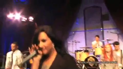 Demi Lovato & Jonas Brothers - Behind The Scenes (2010 Walmart Soundcheck).mp4 5127