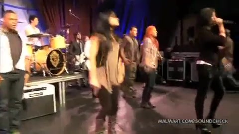 Demi Lovato & Jonas Brothers - Behind The Scenes (2010 Walmart Soundcheck).mp4 5573