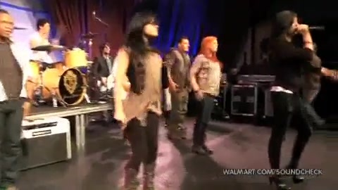Demi Lovato & Jonas Brothers - Behind The Scenes (2010 Walmart Soundcheck).mp4 5583