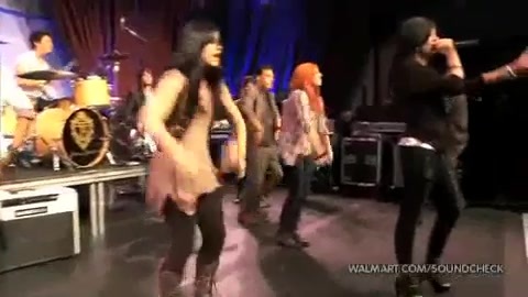 Demi Lovato & Jonas Brothers - Behind The Scenes (2010 Walmart Soundcheck).mp4 5604