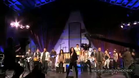 Demi Lovato & Jonas Brothers - Behind The Scenes (2010 Walmart Soundcheck).mp4 5172