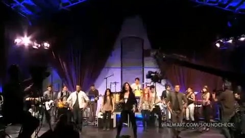 Demi Lovato & Jonas Brothers - Behind The Scenes (2010 Walmart Soundcheck).mp4 5190