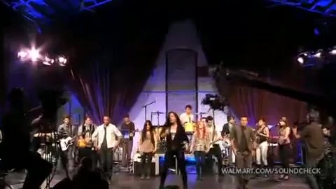 Demi Lovato & Jonas Brothers - Behind The Scenes (2010 Walmart Soundcheck).mp4 5197