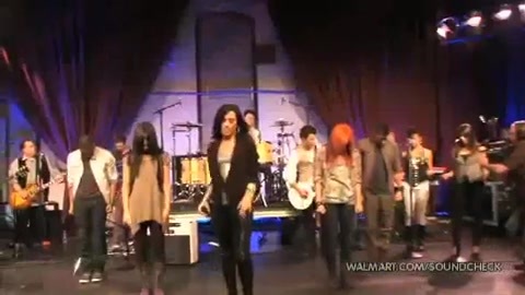 Demi Lovato & Jonas Brothers - Behind The Scenes (2010 Walmart Soundcheck).mp4 4818