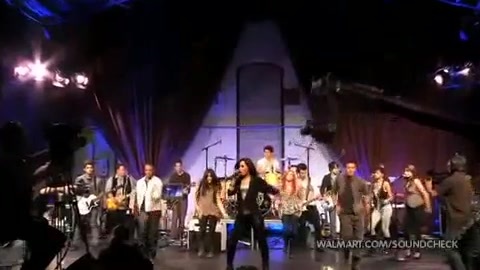 Demi Lovato & Jonas Brothers - Behind The Scenes (2010 Walmart Soundcheck).mp4 5223