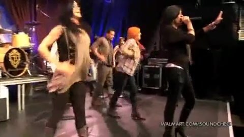 Demi Lovato & Jonas Brothers - Behind The Scenes (2010 Walmart Soundcheck).mp4 5656