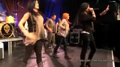 Demi Lovato & Jonas Brothers - Behind The Scenes (2010 Walmart Soundcheck).mp4 5659