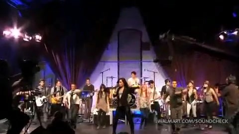 Demi Lovato & Jonas Brothers - Behind The Scenes (2010 Walmart Soundcheck).mp4 5242