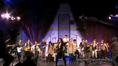 Demi Lovato & Jonas Brothers - Behind The Scenes (2010 Walmart Soundcheck).mp4 5247