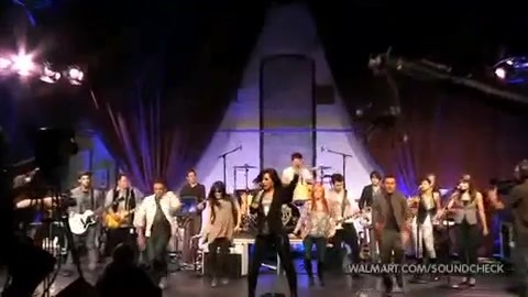 Demi Lovato & Jonas Brothers - Behind The Scenes (2010 Walmart Soundcheck).mp4 5267
