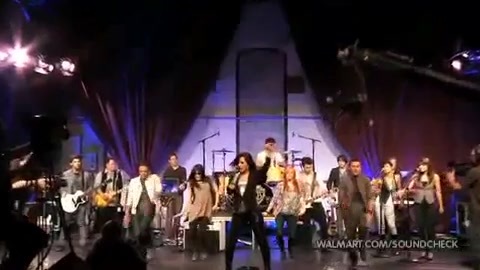 Demi Lovato & Jonas Brothers - Behind The Scenes (2010 Walmart Soundcheck).mp4 5271
