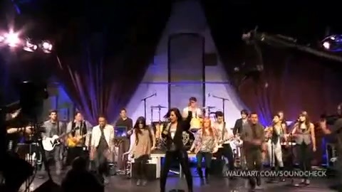 Demi Lovato & Jonas Brothers - Behind The Scenes (2010 Walmart Soundcheck).mp4 5273