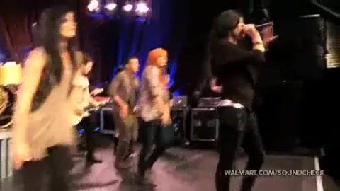 Demi Lovato & Jonas Brothers - Behind The Scenes (2010 Walmart Soundcheck).mp4 5705