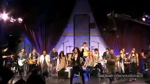 Demi Lovato & Jonas Brothers - Behind The Scenes (2010 Walmart Soundcheck).mp4 5278